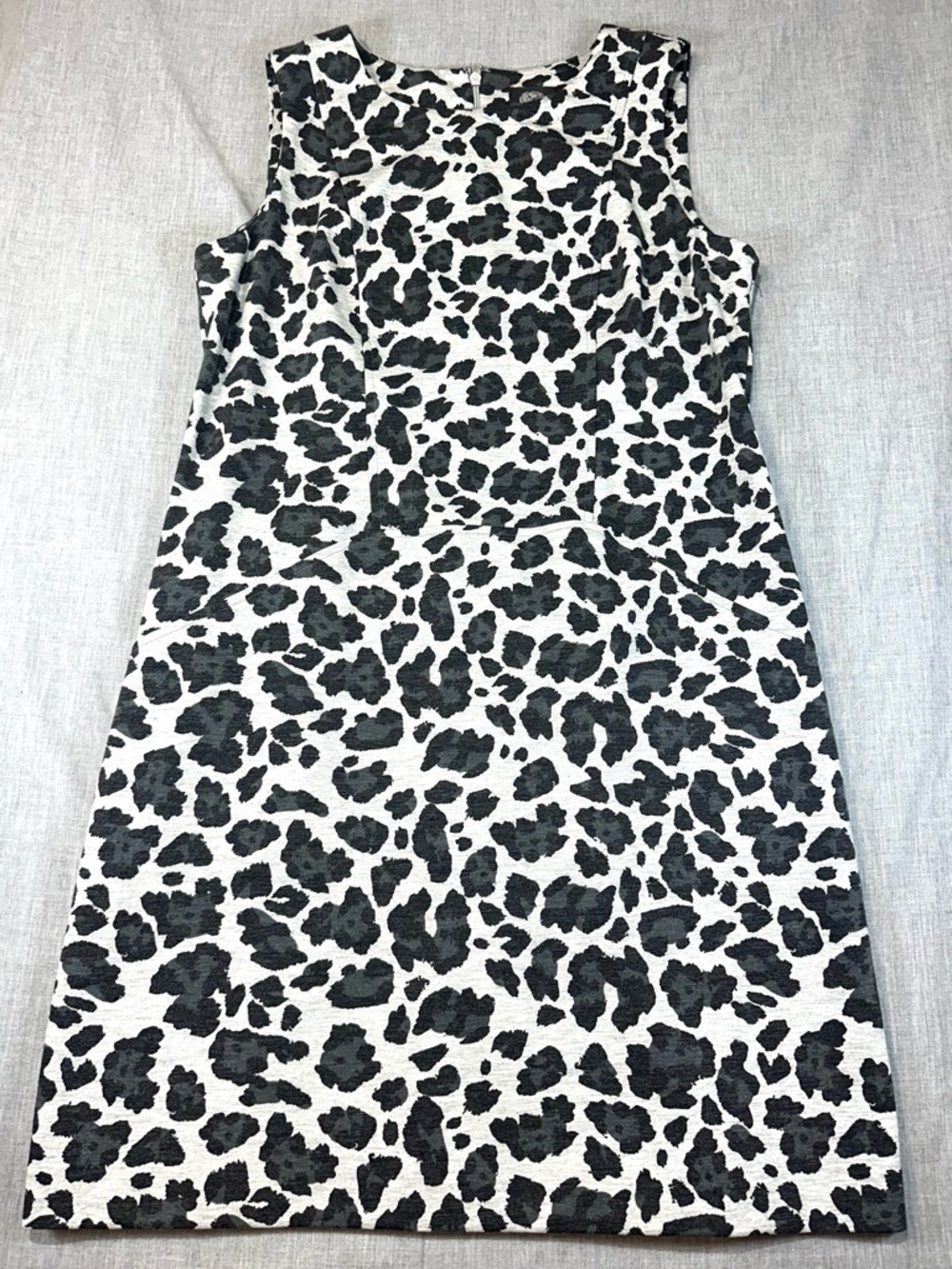 Vince Camuto Sleeveless Black and Grey Leopard Print Mini Dress - Picture 1 of 6